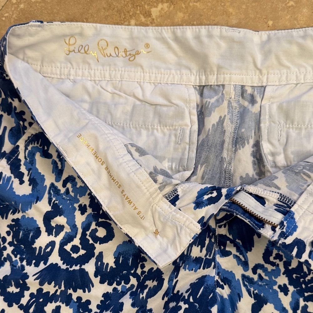 Lilly Pulitzer Navy and White Callahan Patterned Shorts. Like New - Picture 3 of 4